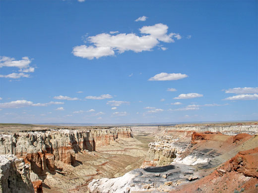 Wide view over Coal Mine Canyon