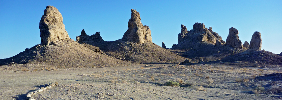 Track to the eastern group of pinnacles