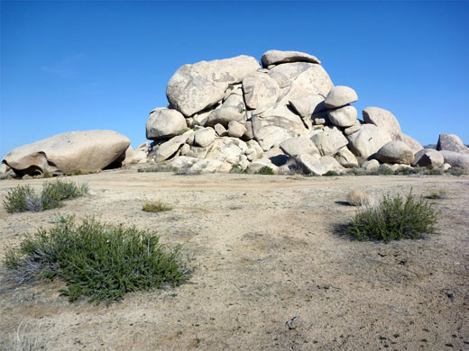 Boulders along Black Canyon Road