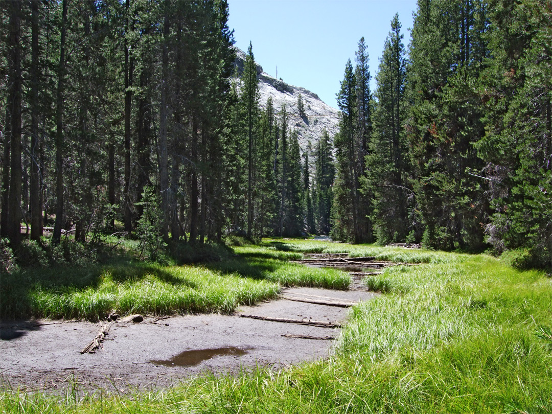 Dry stream from McGee Lake