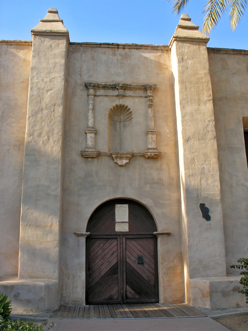Side door at San Gabriel Arcángel