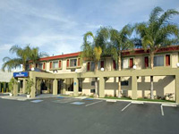 Howard Johnson Inn and Suites Reseda
