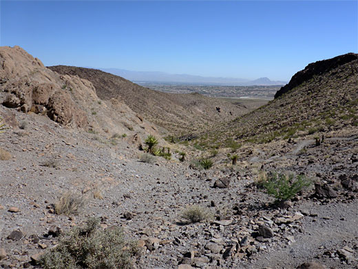 Trail 200, through a ravine west of Petroglyph Canyon