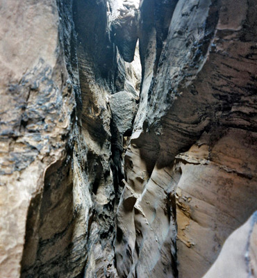 Chokestones in the deep narrows of Burro Wash