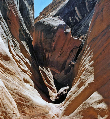Huge boulder, Cistern Canyon