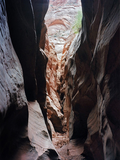 Narrowing canyon