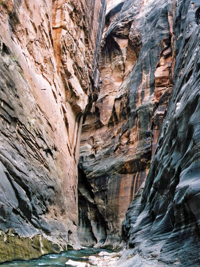 Shady passage, near the junction with Misery Canyon