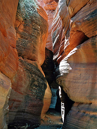 Photographs of Red Canyon (Peek-a-Boo Canyon)
