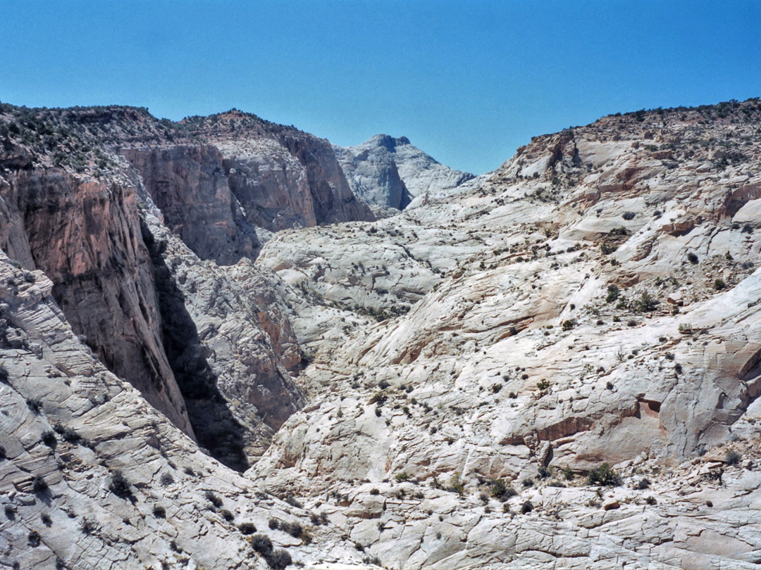 Wide view over the upper canyon