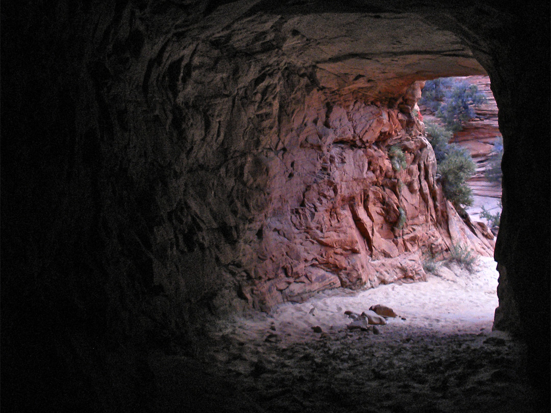 Tunnel under UT 9
