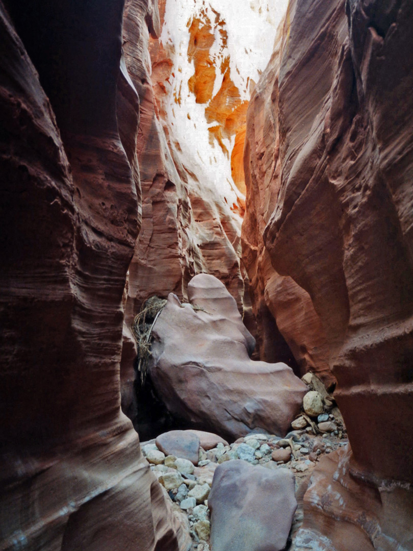 Chokestone deep into the canyon