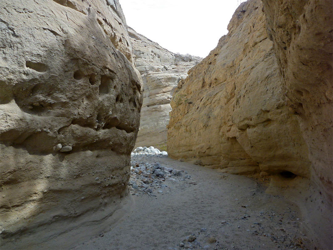 Narrowing canyon