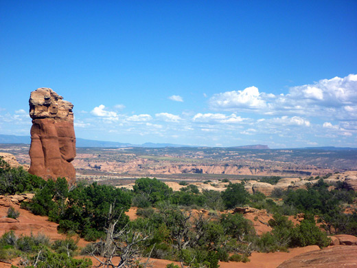 Sandstone pinnacle near Broken Arch