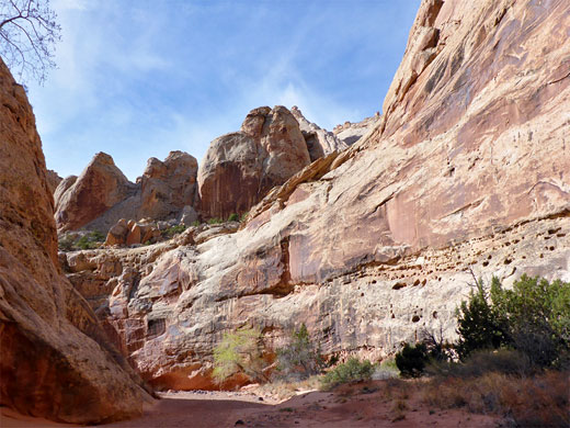 Cliffs and domes in Spring Canyon