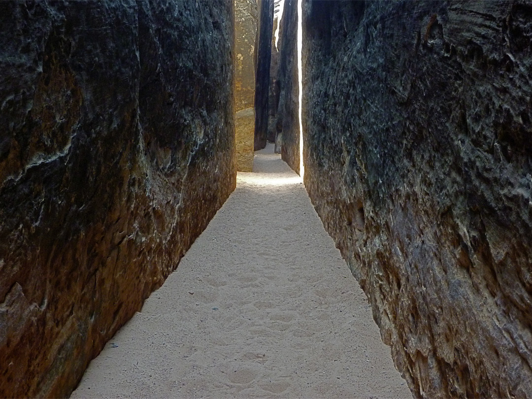 Flat-floored passage