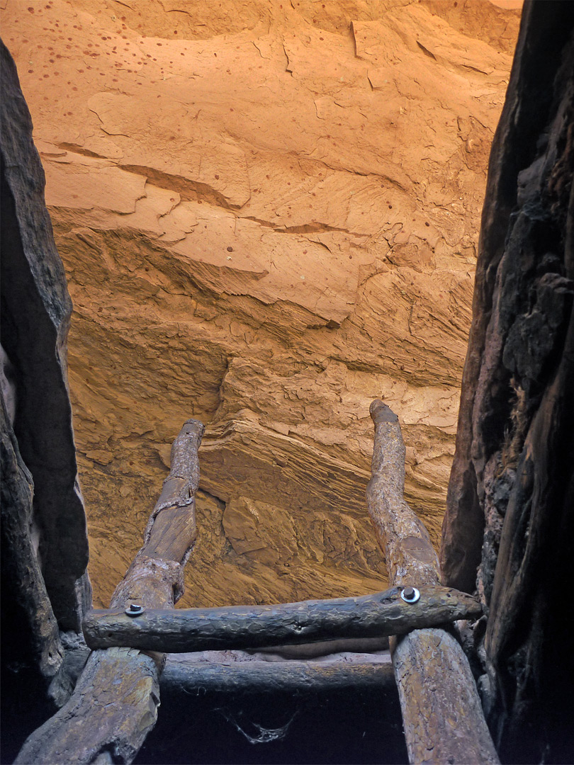 Sandstone above the ladder in Perfect Kiva
