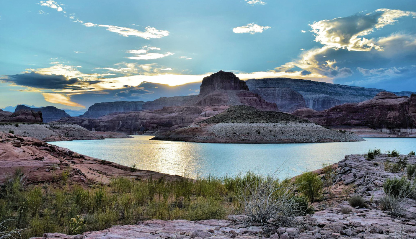 Lake Powell, near Oak Canyon