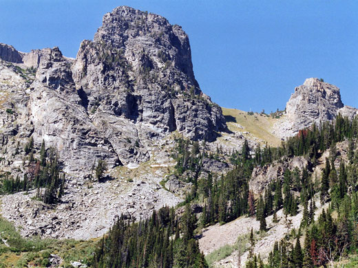 Granite peaks above the trail to Albright Peak