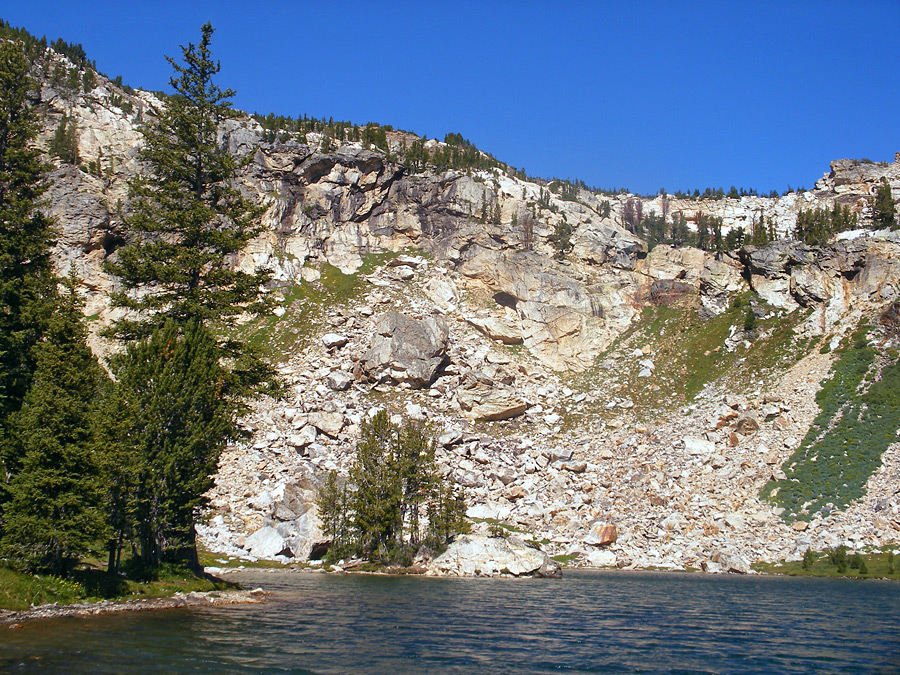 Cliffs beside Holly Lake