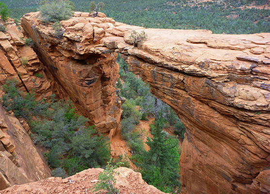 Flat rocks on top of Devils Bridge