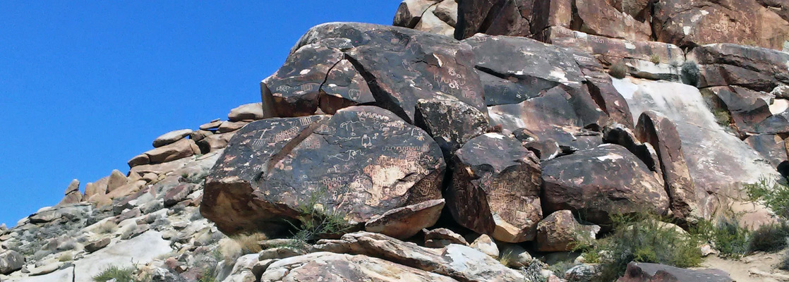 Boulders with many petroglyphs, in Grapevine Canyon