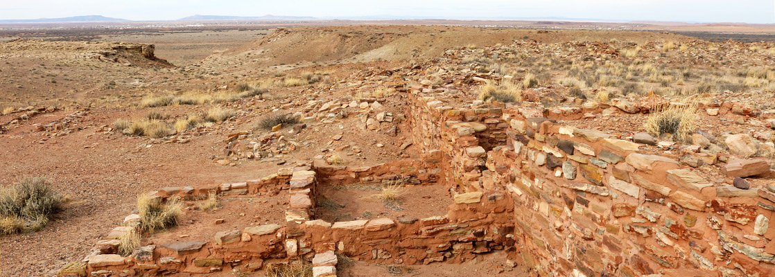 Reconstructed walls of Homolovi II