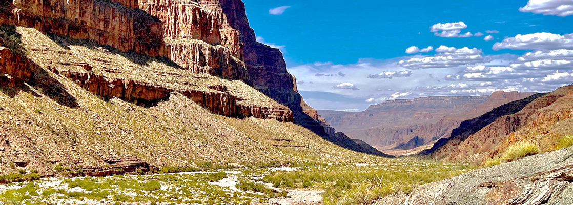 Cliffs above the unpaved road down Peach Springs Canyon