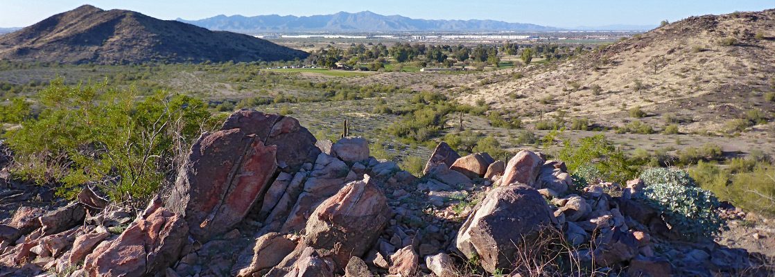 View north along the Rainbow Valley Trail