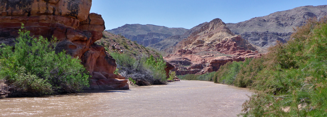 Red rocks beside the Virgin River