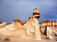 Head-shaped hoodoo