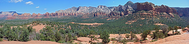 Cliffs to the east, at the edge of Munds Mountain