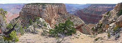 Edge of the cliffs at Mescalero Point