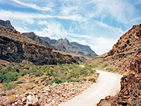 The road down Peach Springs Canyon