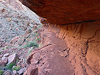 Overhanging rocks