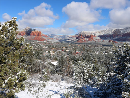 Soldier Pass, between Capitol Butte and Wilson Mountain