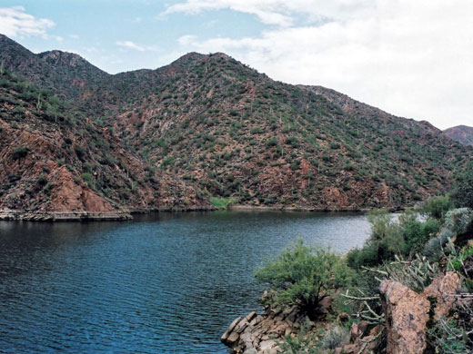 Saguaro slopes, Apache Lake