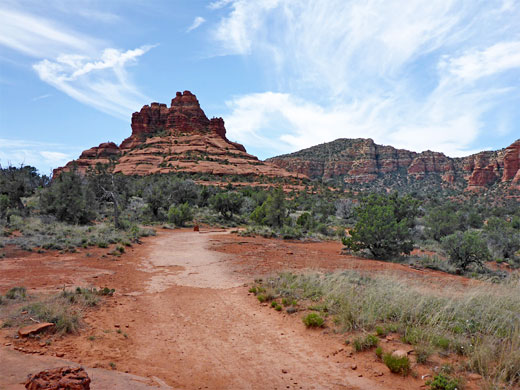 Wide trail approaching Bell Rock