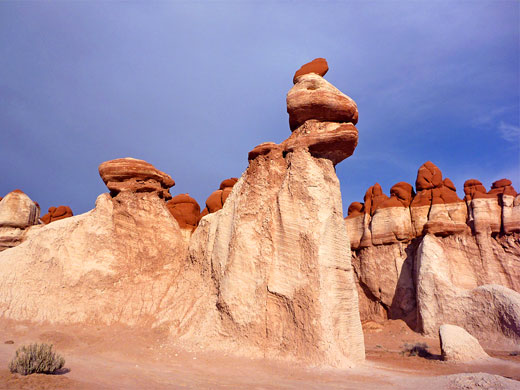 Head-shaped hoodoo