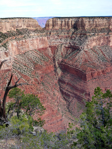 Red cliffs below Mescalero Point and Diana Temple