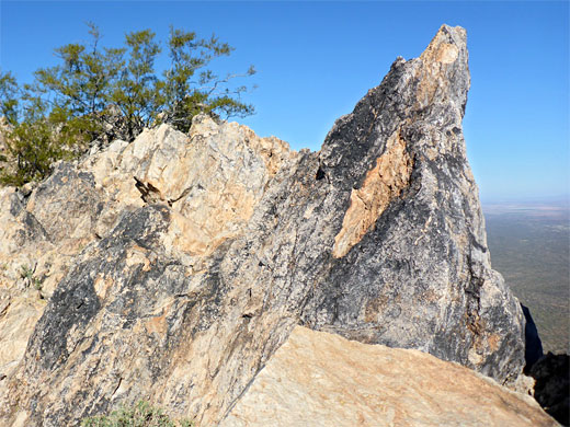 Protruding rock, Ragged Top