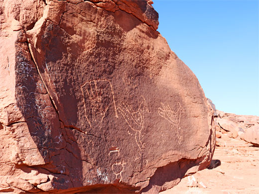 Two bird petroglyphs