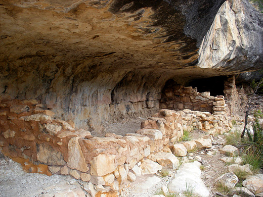 Broken walls, Walnut Canyon NM