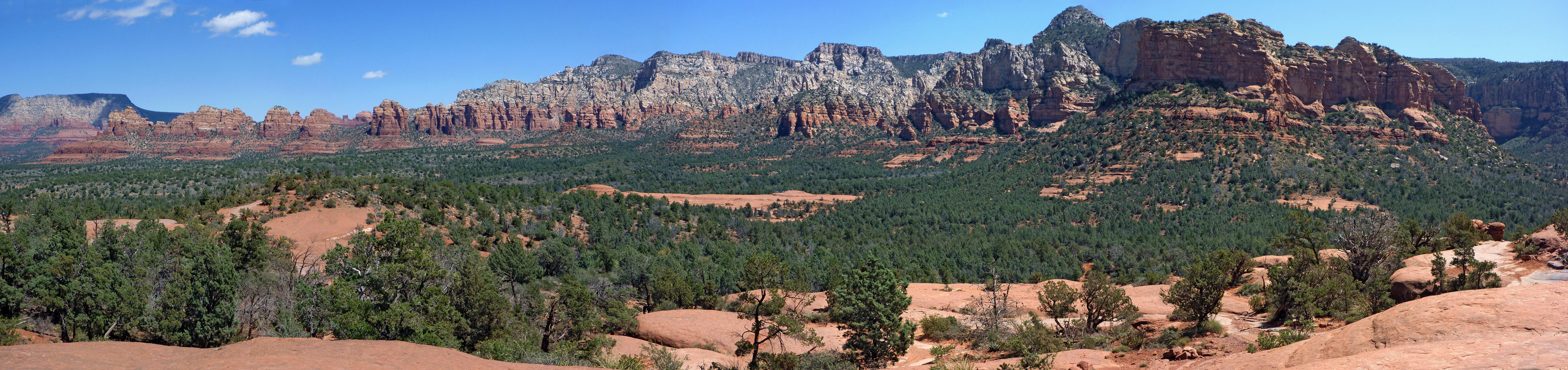 Cliffs to the east, at the edge of Munds Mountain