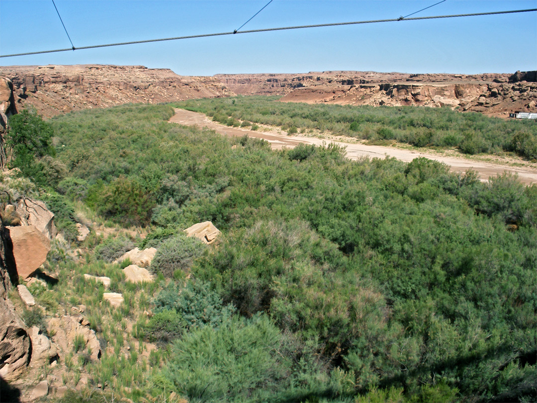 The shallow upper canyon