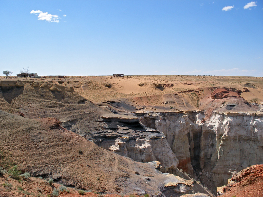 Abandoned houses on the rim