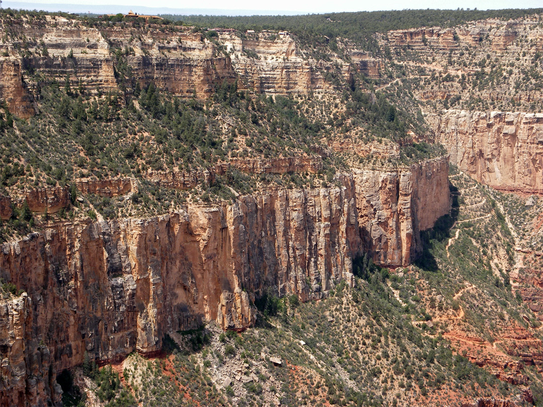 Cliffs beneath Grand Canyon Village