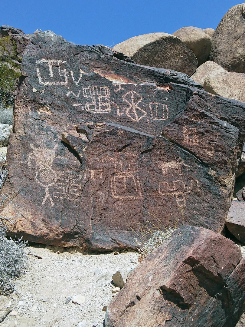 Angular petroglyphs