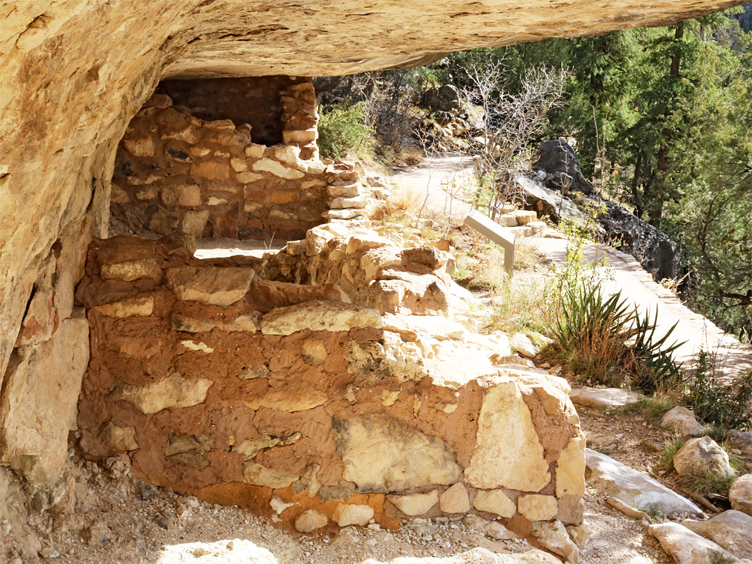 Alcove ruins
