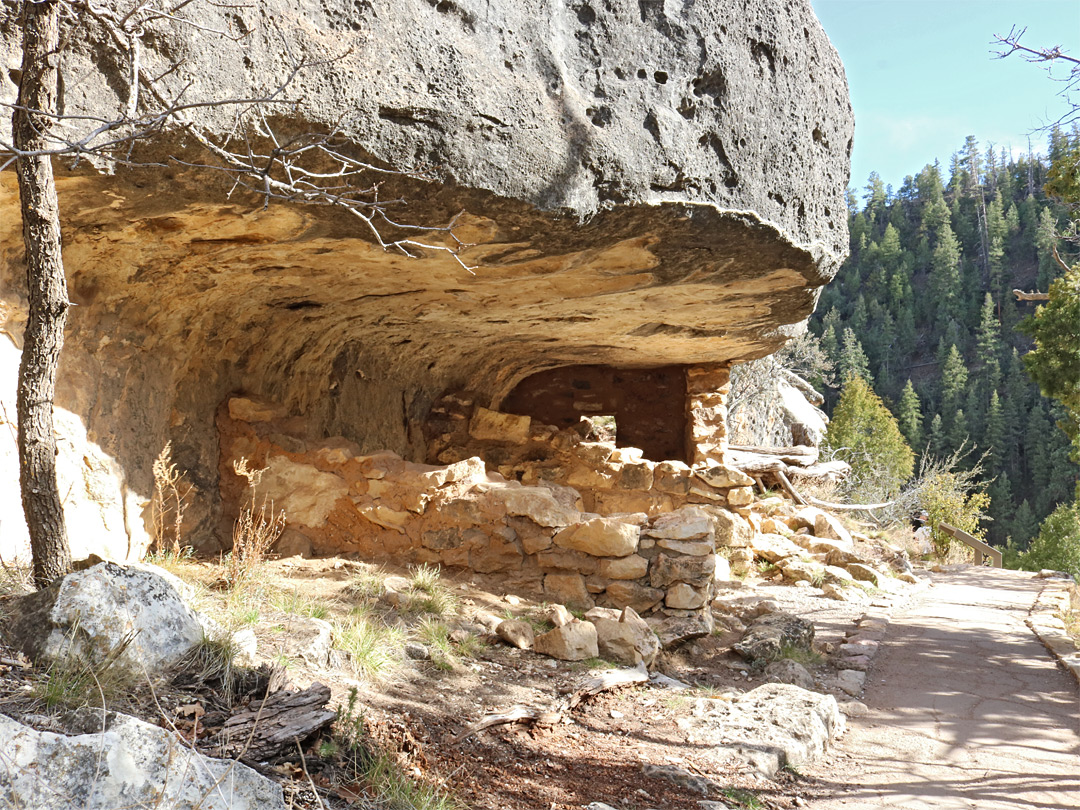 Overhanging cliff