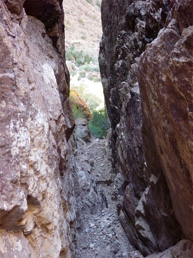 Narrow gully